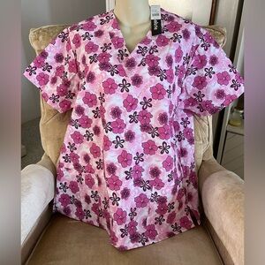 Price ⬇️ New WT short sleeve, V-neck, woman’s Scrubbs
